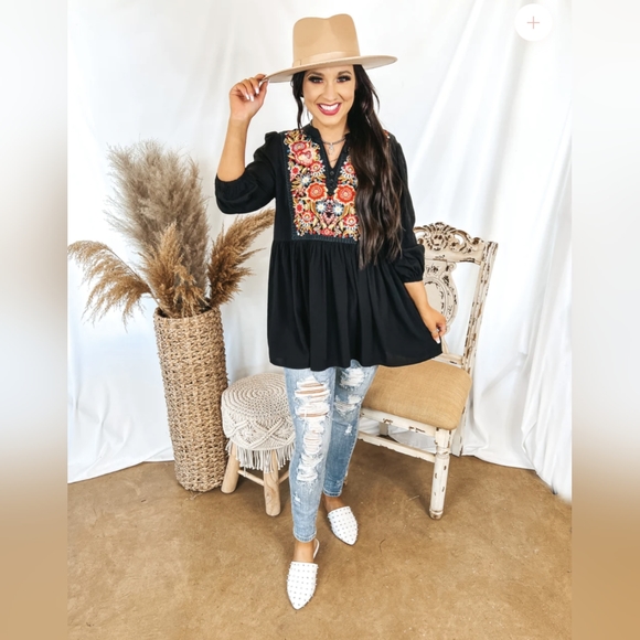 FLORAL EMBROIDERED YOKE BABYDOLL TOP IN BLACK - Picture 4 of 5